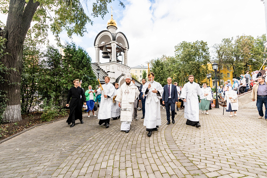 Архиерейское богослужение в Преображенском соборе города Люберцы